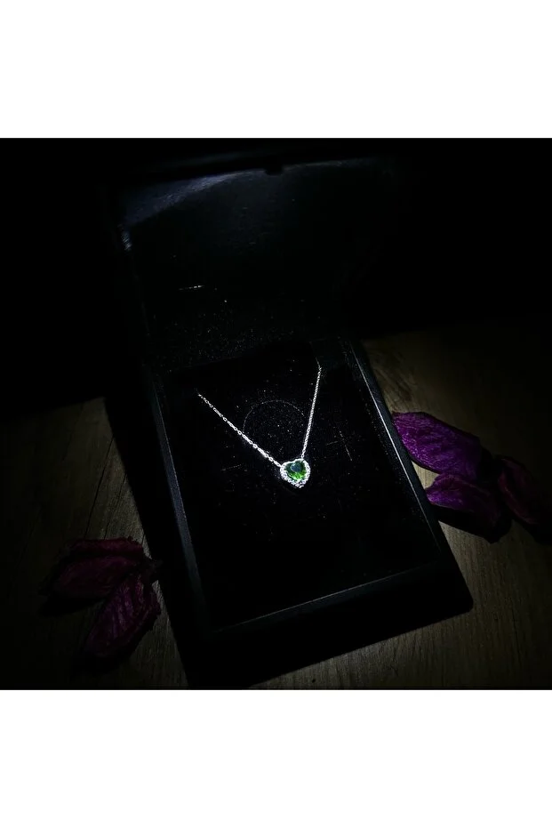 Işıklı Kolye Kutulu Gümüş Pırlanta Montür Kalp Kolye